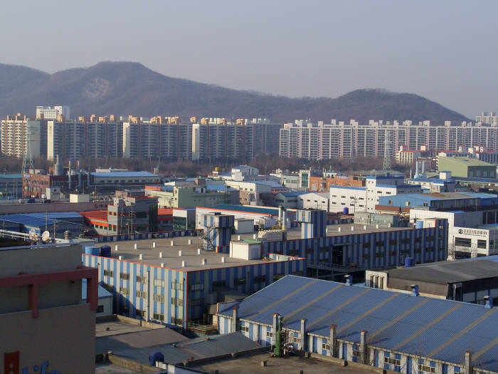 준공된 대규모 산업단지, 개발절차 2~3개월 단축…주택단지 전기차 충전소 설치 수월해져