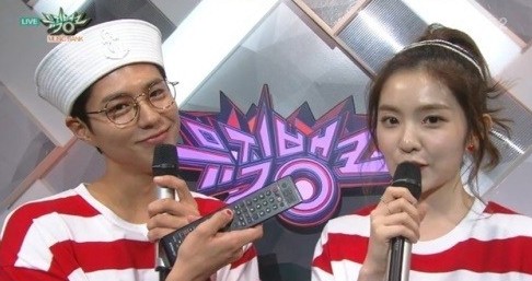 ‘뮤직뱅크’ 박보검 아이린, 커플 마린룩입고 매력 자랑 ‘사랑스럽네’