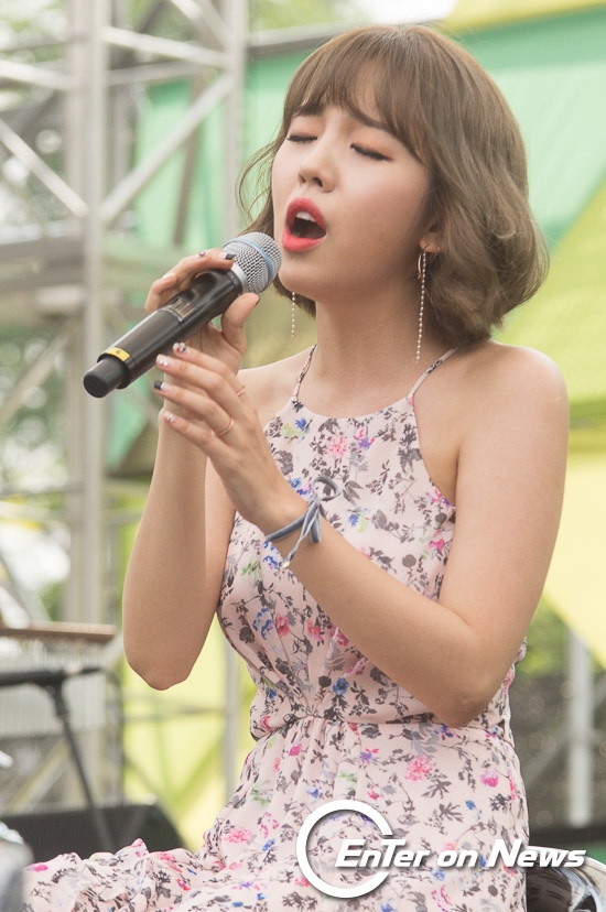 [ON포토] 백아연, 두눈 지그시 감고
