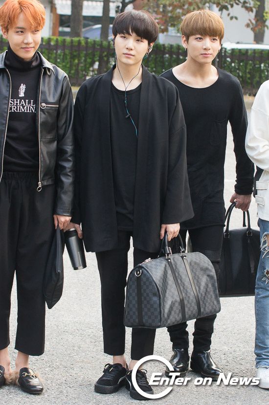 [ON포토] 방탄소년단 슈가, 명품 가방들고 폼나게