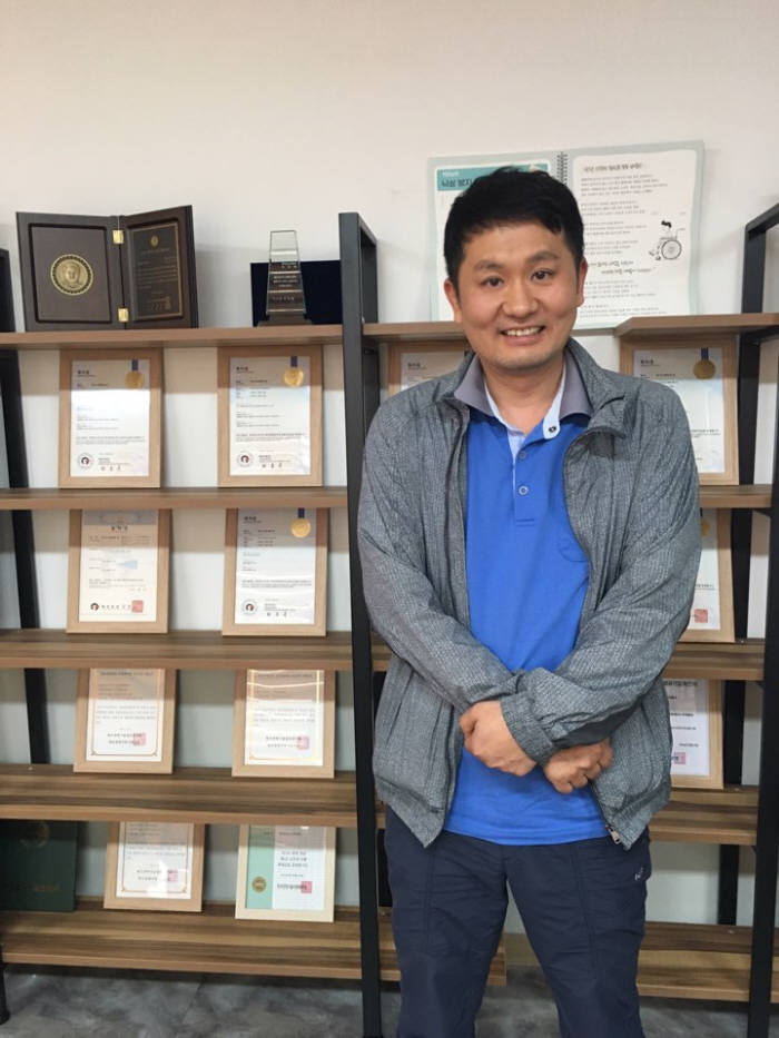 [자본시장디딤돌KSM]<4>와이비소프트 낙상방지휠체어 넘어 모든 이동기기 안전 책임질 것