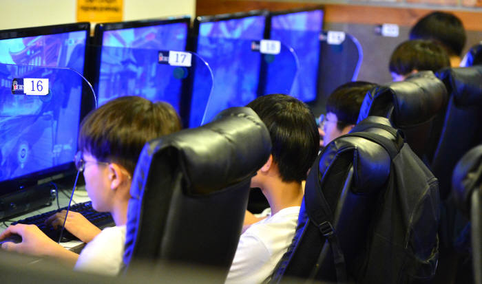 반갑다! 배그·스타 신작 게임에 PC방 활기