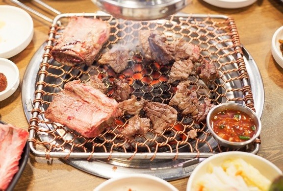 [전국맛집로드] 입에서 사르르 녹는 갈비 맛 … 전국 5대 수제 갈비로 소문난 강릉 맛집은?