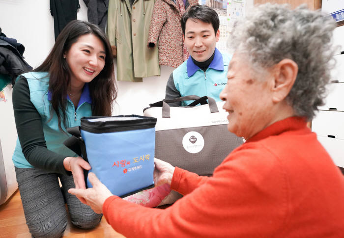 신세계푸드, 설 맞아 독거노인에 사랑의 도시락 봉사활동 펼쳐