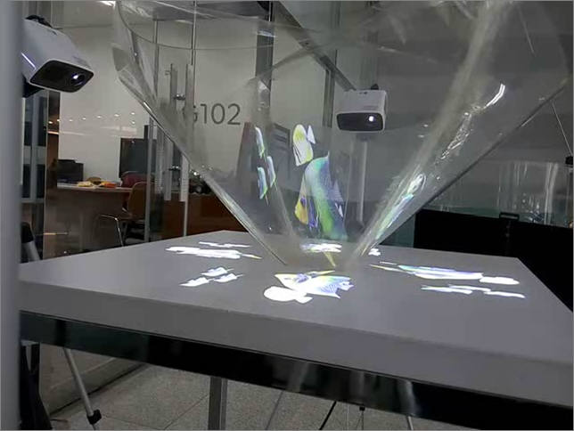 물고기 로봇에 홀로그램 기술 입히니…3D 수중세계 짠