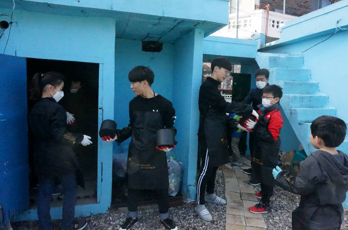 에이치피케이, 사랑의 연탄 봉사활동 실시