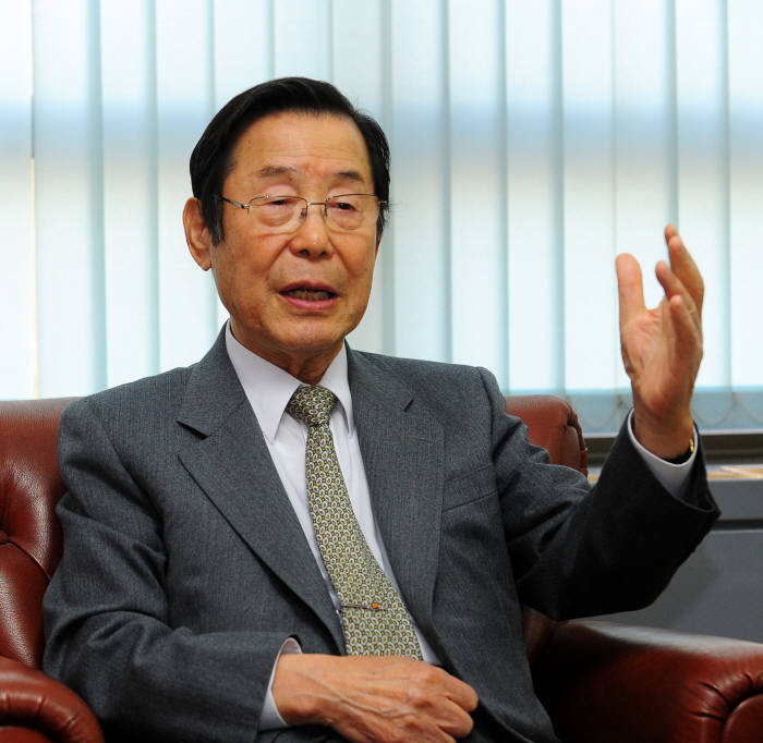 [인사이트]김정식 대덕전자 회장, 서울대에 500억 쾌척…AI 기술 연구 지원