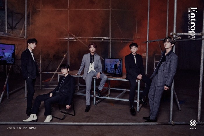 DAY6, 신곡 Sweet Chaos 뮤비티저 공개…흑백 시크함 속 빠른 인트로 전개