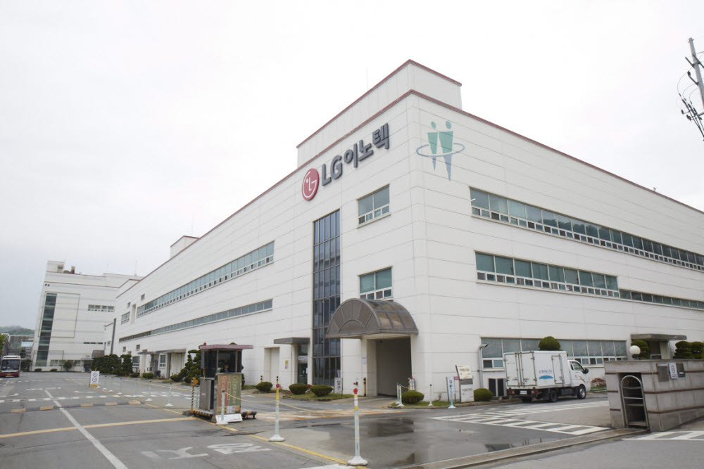 LG이노텍 구미 공장 직원 코로나19 확진 판정...“라인 중단 후 3일 재가동 예정”