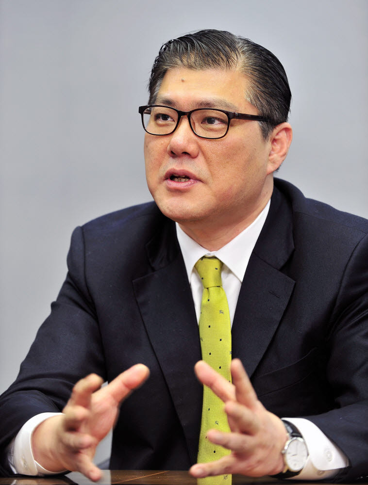 [오늘의CEO]이호근 애큐온저축은행 대표 금융회사 성패, 디지털 혁신이 좌우할 것