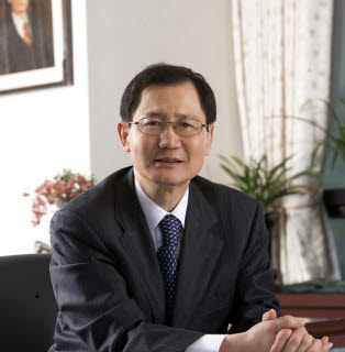 박찬구 금호석유화학그룹 회장, 범금호가 재건 나서나