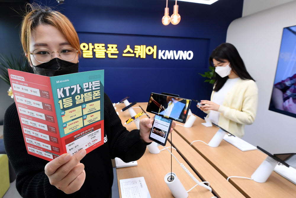 최신 자급제폰 인기 속 알뜰폰 가입자 늘어