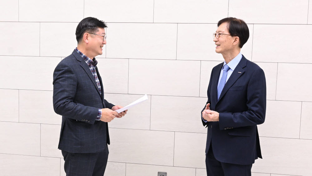 [데스크가 만났습니다] 이용훈 UNIST 총장 2027년 세계 100대 연구중심대학 도약