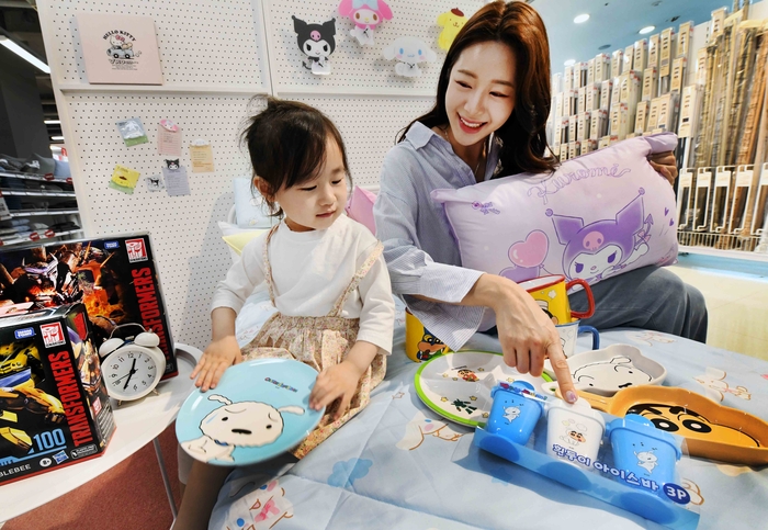 홈플러스, 키덜트 겨냥 캐릭터 상품 인기...산리오 침구 매출 181%↑