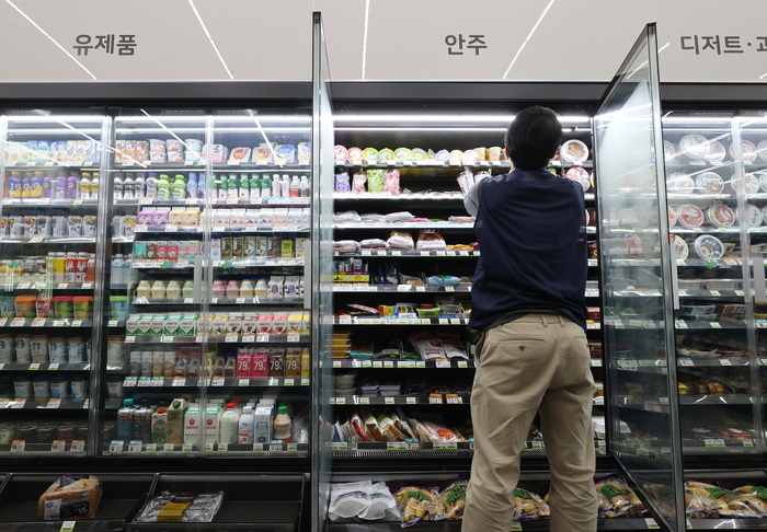 냉장고 문 달기 사업 내달 개시…대형마트·편의점 온도 차