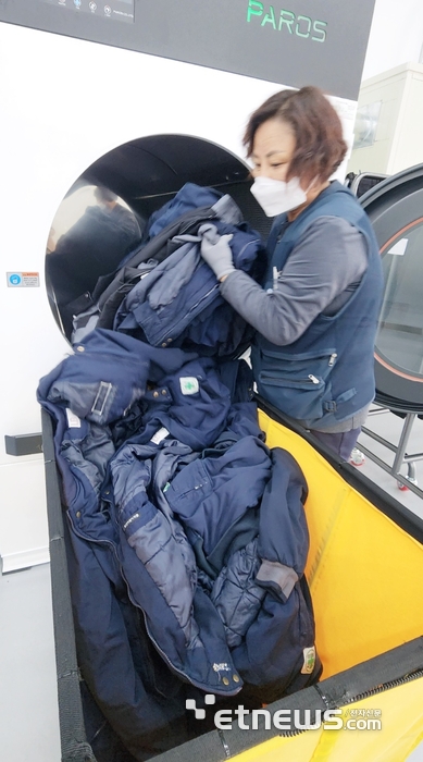 노동자 작업복세탁 한벌 1000원…안산 반월산단 블루밍 세탁소 인기