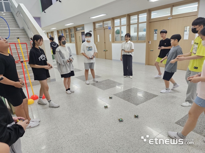[에듀플러스]이티에듀 디지털새싹 프로그램 중 코딩드론·컴퓨팅사고력·코스페이시스 인기 높아…2학기 1800명 대상 캠프 제공