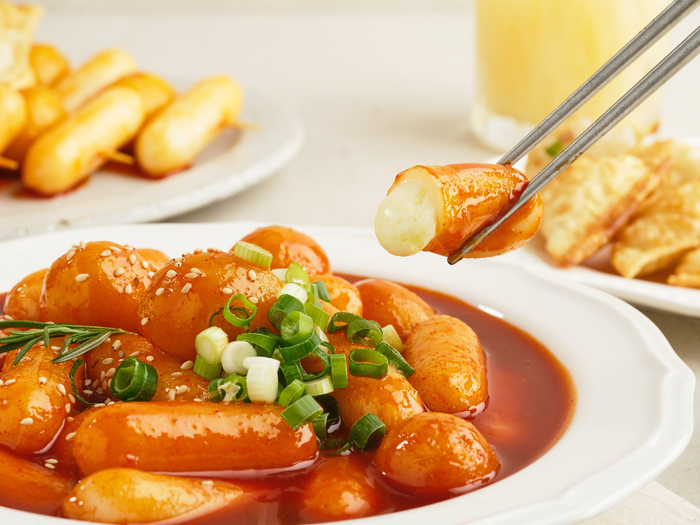 [2023 중소기업우수제품]메밀꽃피는항아리 낭만부부 치즈 몽땅 떡볶이