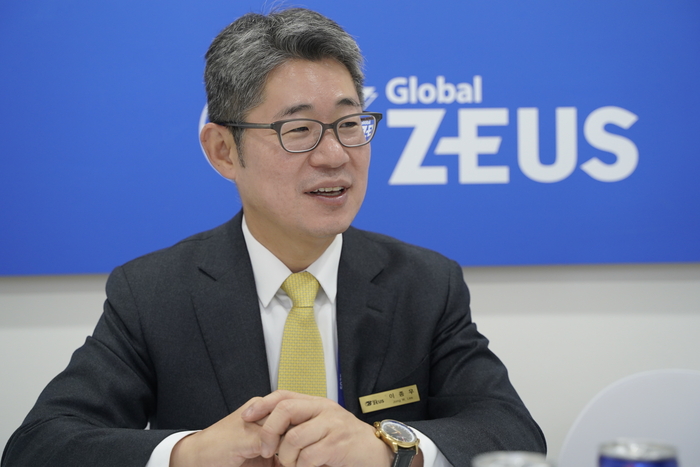 로봇 키운다 제우스, 자체 개발 반도체 공정 로봇 공급 성사