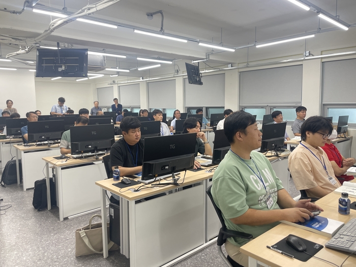 경남 제조기업 AI 활용능력 쑥쑥…AI 노바투스 아카데미아 호응