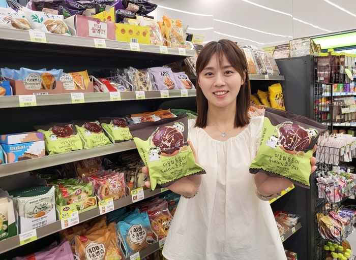 CU, 이웃집 통통이 두바이식 초코쿠키 출시…“두바이 초콜릿 열풍 이어간다”