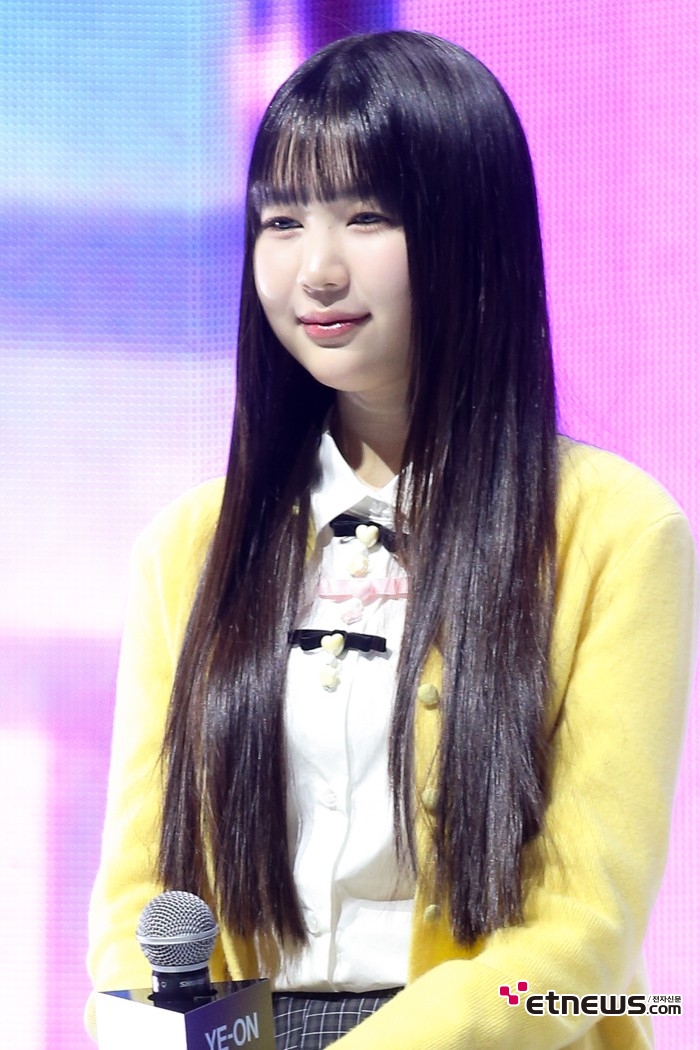 [ET포토] 하츠투하츠 예온, 병아리 같은 막내
