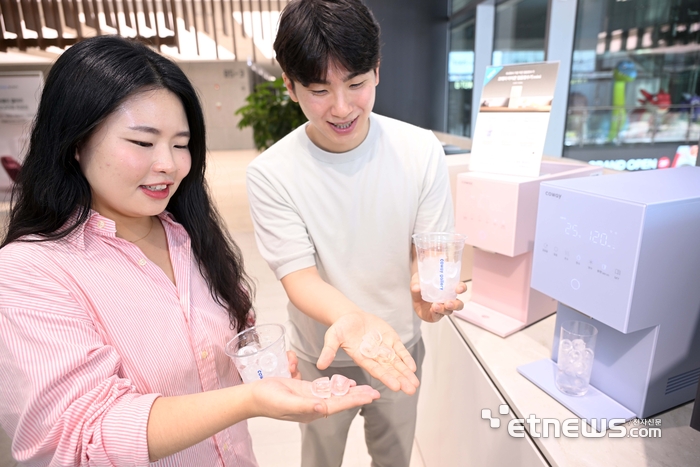 [포토] 듀얼 쾌속 제빙 시스템으로 만들어진 얼음