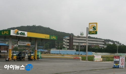 국제 유가 여전히 강세…국내 유가는 나흘째 하락