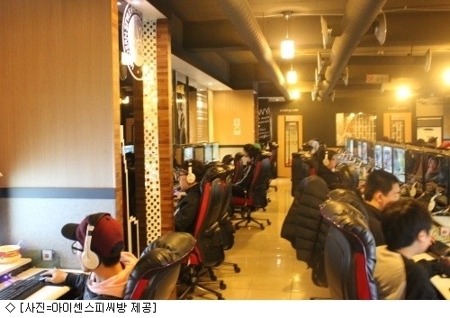 PC방창업 업계가 주목하는 아이센스PC방, 블루오션 책상 “눈길”