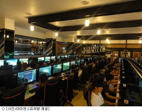 PC방 창업 업계의 블루오션 책상, 아프리카TV 게임BJ들에 인기