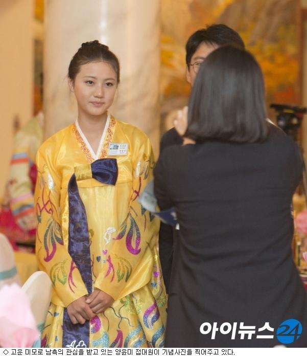 [화보]예쁜 외모에 남쪽은 들썩~ 양윤미 접대원