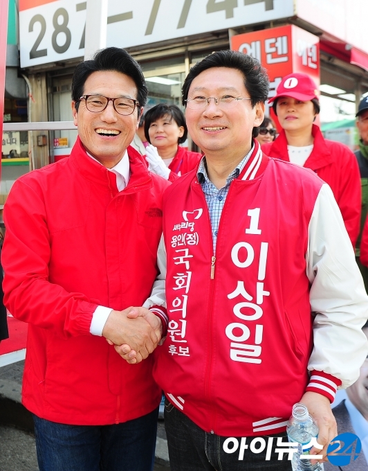 [포토]용인시정 이상일, 정병국과 함께 유권자 지지 호소