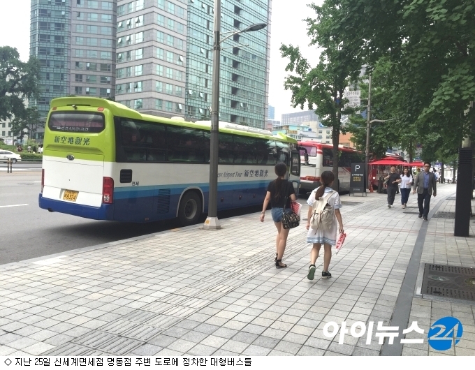 교통대책 마련?…신세계, 명동 도로 점령