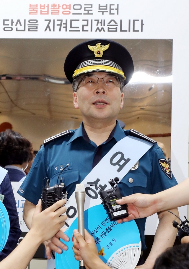 민갑룡 경찰청장, 혜화역 일대서 불법촬영 근절 캠페인 실시