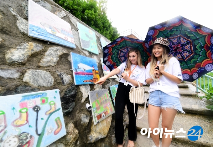 [포토]아기자기한 바닷가 마을 논골담길의 매력~