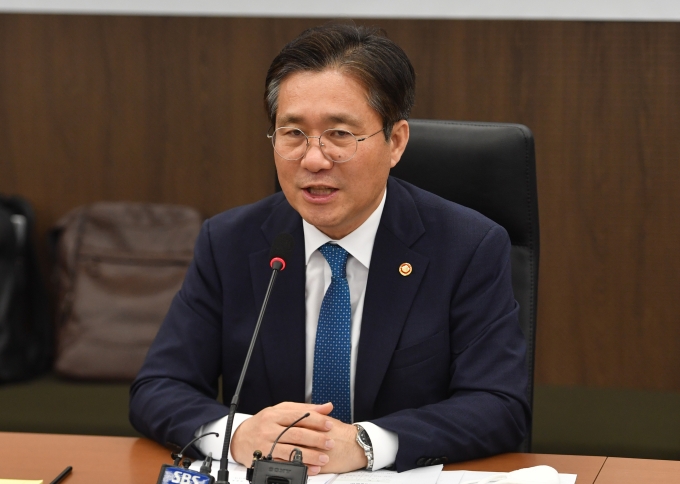 성윤모 장관, 추석 명절 대비 유통물류센터 방역 점검