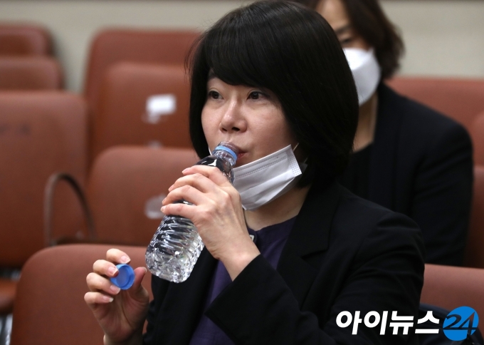 [포토]국감 출석한 이윤숙 네이버쇼핑 사장