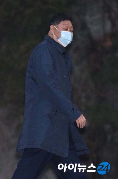 [포토]정주영 추모제사 향하는 정몽일 현대엠파트너스 회장