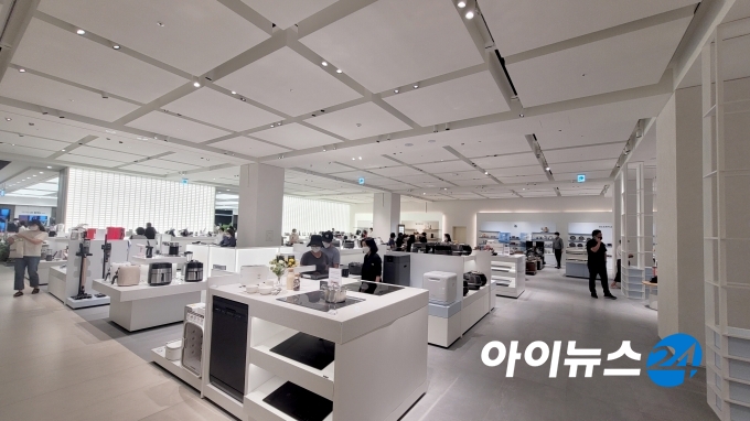 롯데百 동탄점, 거리두기 강화에도 개점하더니