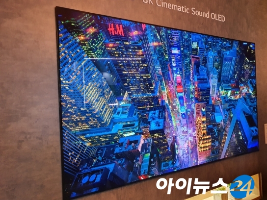[현장] 두 번 접고 소리 내고…삼성·LGD디스플레이가 뽐낸 기술
