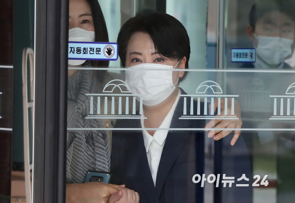 윤희숙 나랏돈 훔쳐 한우 사먹는 마음자세…큰판 대장동 지나쳤을까