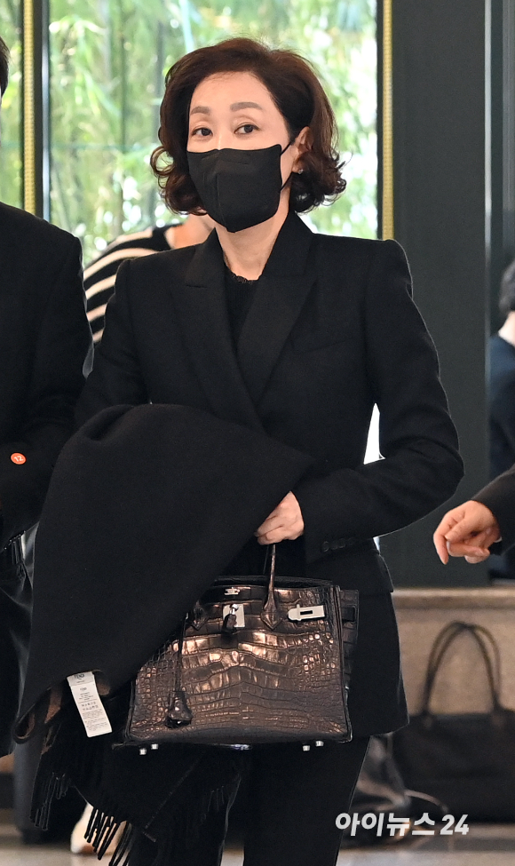 [포토]구지은 아워홈 부회장, 故 구자홍 회장 빈소 조문