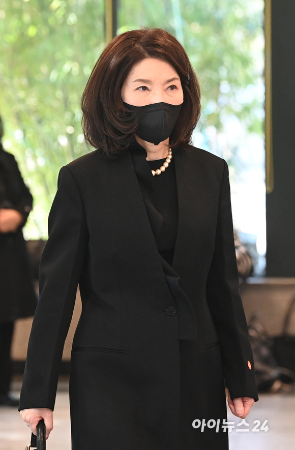[포토]빈소 나서는 구명진 캘리스코 대표