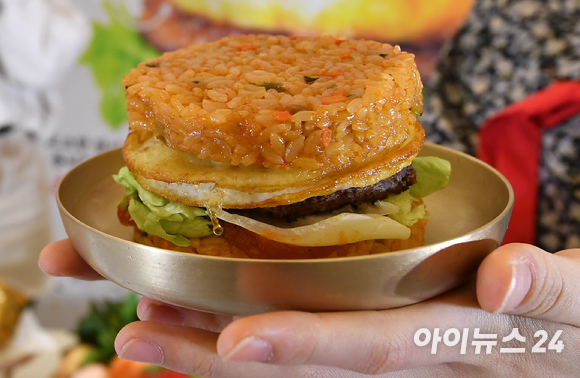 [포토]비빔밥을 버거로 전주비빔라이스버거 출시