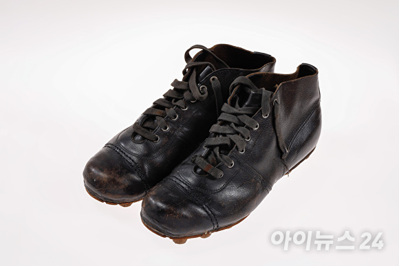 1954년 스위스월드컵 출전 주영광 선수 축구화 보셨나요?
