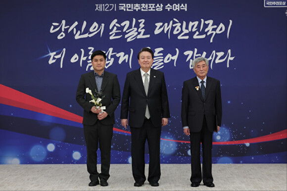 박윤희 한국타일도기상사 대표,  2022 국민추천포상 대통령표창 수상