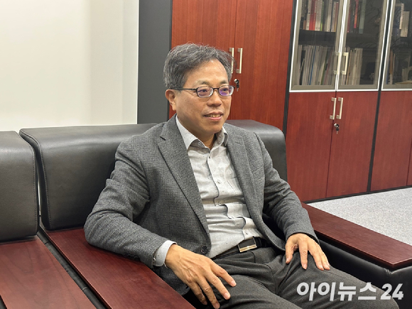 2025년, AI 저작권의 미래를 흔드는 윤리적 도전 이미지 5