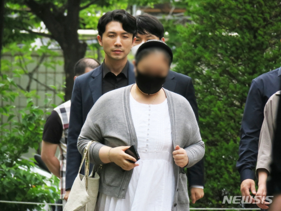 140억대 상품권 사기…인천 맘카페 운영자 구속 기소
