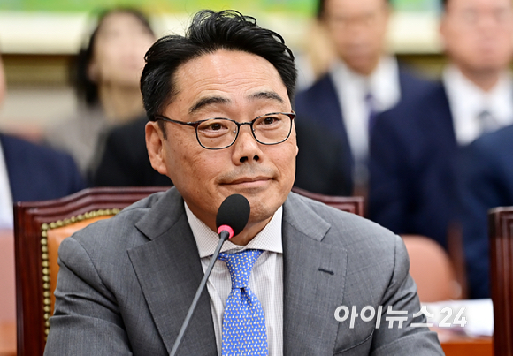 [포토]국정감사 질의 답변하는 피터 곽 대표이사