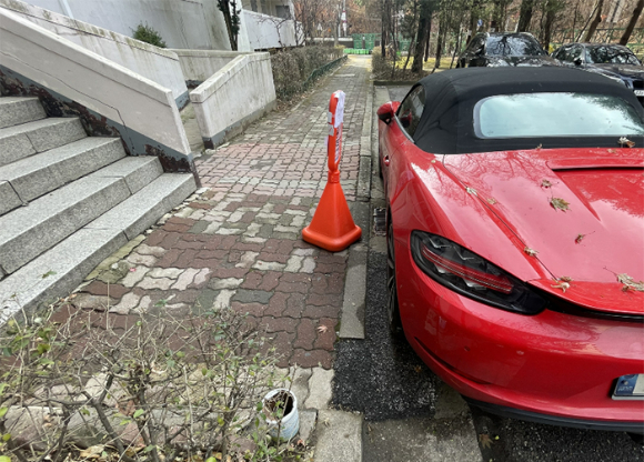 [기가車] 경비 해고하면 차 뺄게 아파트 막은 포르쉐 차주의 갑질
